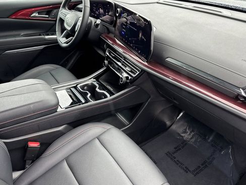 Used 2025 Chevrolet Traverse Z71 image 21