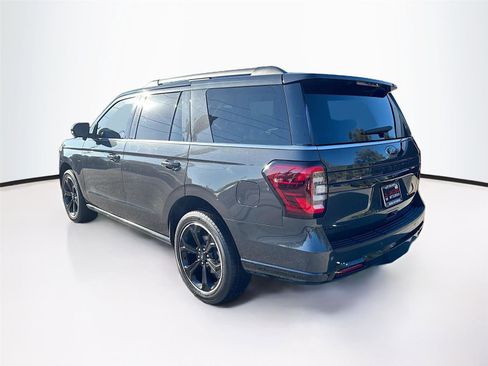 Used 2023 Ford Expedition Limited image 3