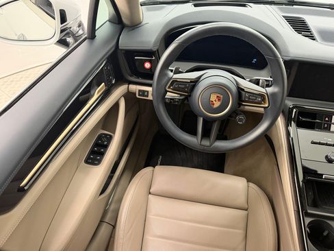 Certified 2024 Porsche Panamera image 29
