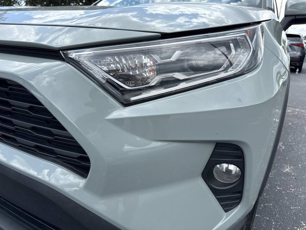 Used 2020 Toyota RAV4 XLE w/ Convenience Package AWD/4WD image 9