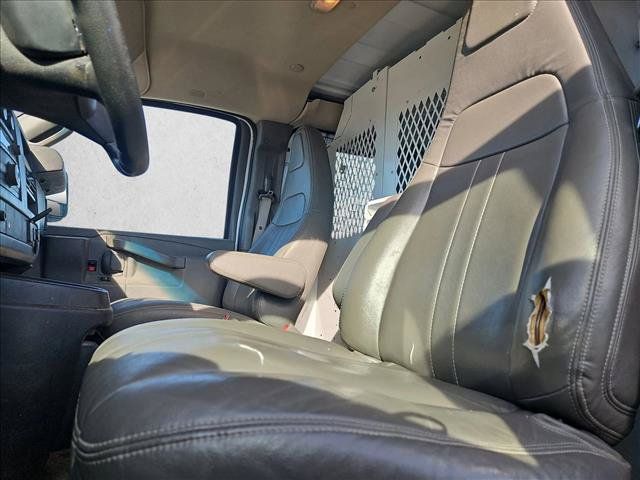 Used 2017 Chevrolet Express 2500 RWD image 12