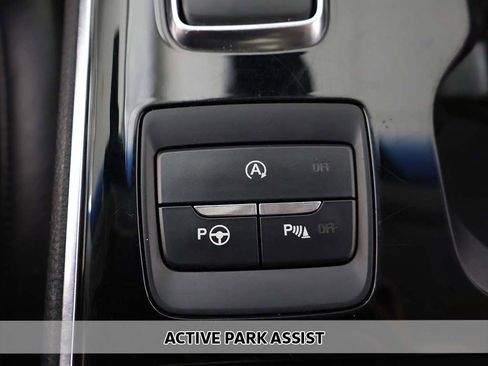 Used 2020 Ford Edge Titanium w/ Equipment Group 301A image 7