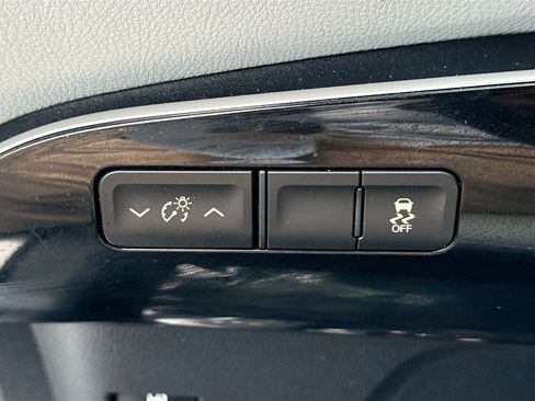 Used 2016 Toyota Prius Four FWD image 33