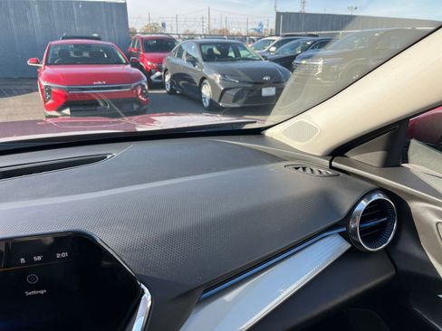 Used 2025 Chevrolet Trax LT image 34