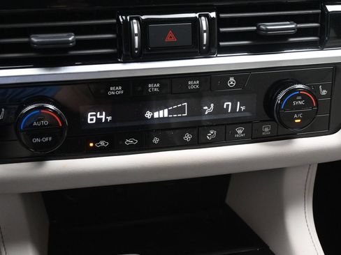 Certified 2025 Nissan Pathfinder SL FWD image 20