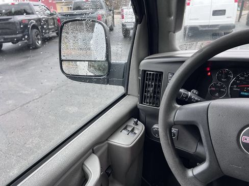 Used 2018 GMC Savana 2500 Extended image 12