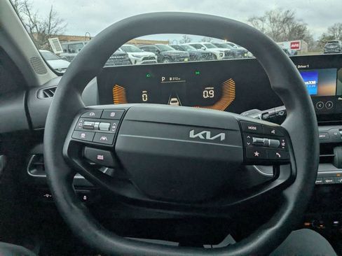 Used 2025 Kia K4 LXS image 16