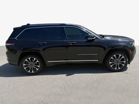 Used 2023 Jeep Grand Cherokee Overland AWD/4WD image 5