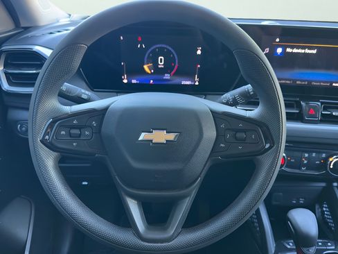 Used 2025 Chevrolet TrailBlazer LT FWD image 18