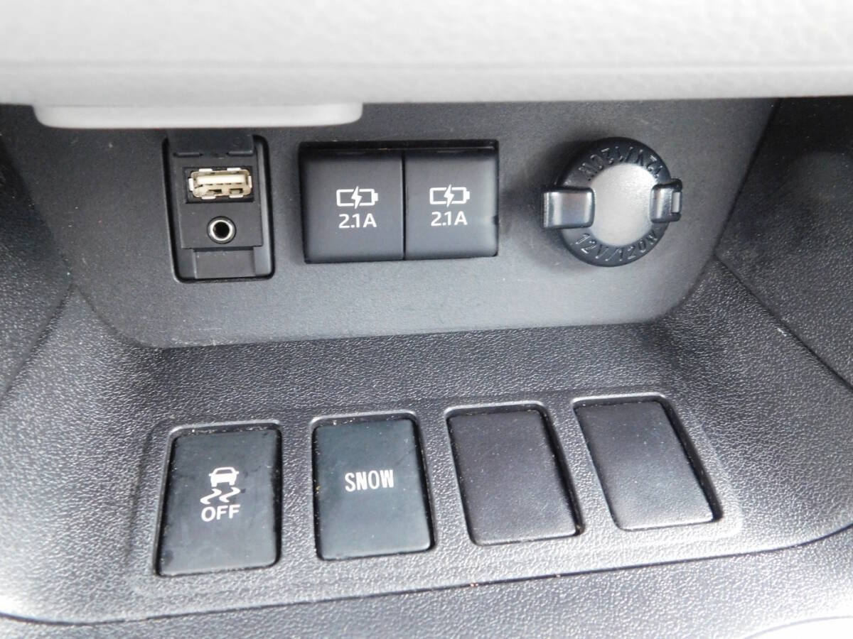 Used 2017 Toyota Highlander Plus w/ Carpet Mat Package FWD image 17