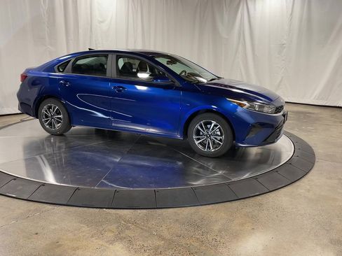 Certified 2023 Kia Forte LXS image 2