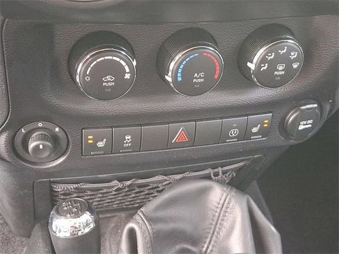 Used 2018 Jeep Wrangler Unlimited Sahara w/ Connectivity Group image 15