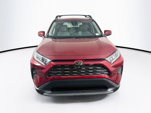 Used 2019 Toyota RAV4 Limited FWD image 2