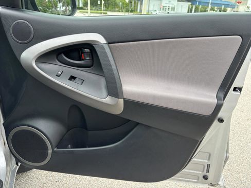 Used 2006 Toyota RAV4 Base I4 2WD image 24