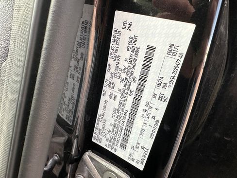 Used 2015 Ford Escape Titanium w/ Equipment Group 301A AWD/4WD image 9