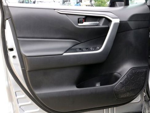 Used 2021 Toyota RAV4 XLE w/ Convenience Package FWD image 22