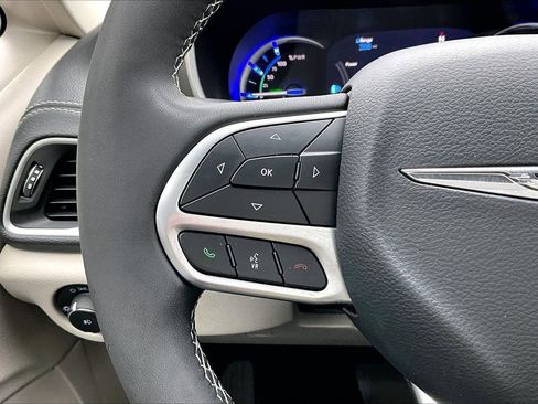 Certified 2024 Chrysler Pacifica Select image 30