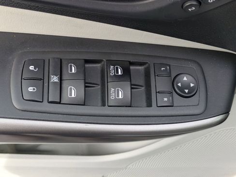 Used 2019 Jeep Cherokee Limited image 20