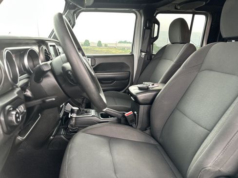 Used 2022 Jeep Gladiator Sport AWD/4WD image 17