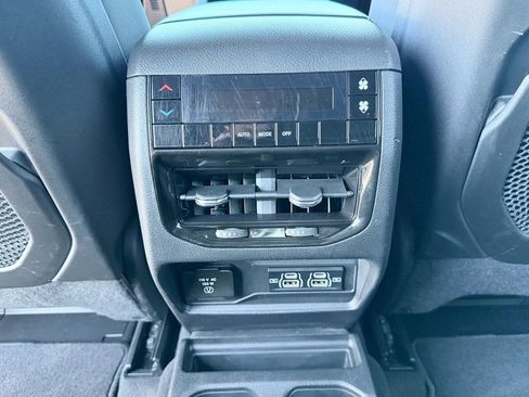 Used 2025 Jeep Grand Cherokee L Laredo w/ Luxury Tech Group I image 28