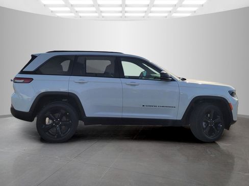 New 2026 Jeep Grand Cherokee Limited w/ Limited Altitude Package AWD/4WD image 3