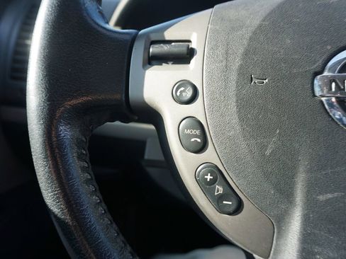 Used 2011 Nissan Sentra 2.0 SL w/ Navigation Pkg FWD image 6