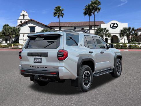 Used 2025 Toyota 4Runner TRD Off-Road Premium AWD/4WD image 2
