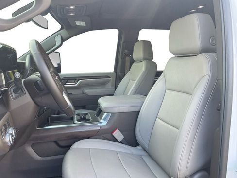 Used 2025 GMC Sierra 2500 SLT w/ SLT Convenience Package AWD/4WD image 9