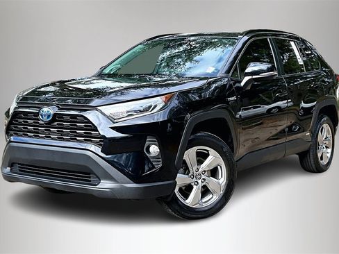 Used 2021 Toyota RAV4 XLE Premium image 1