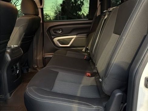 Used 2018 Nissan Titan SV w/ SV Convenience Package image 19