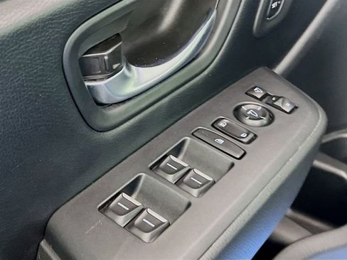 Used 2025 Honda Pilot TrailSport image 17