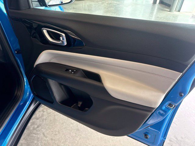 Used 2025 Jeep Compass Limited AWD/4WD image 38