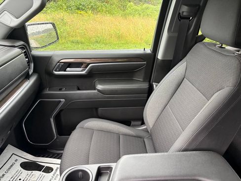 Used 2025 Chevrolet Silverado 1500 LT AWD/4WD image 16