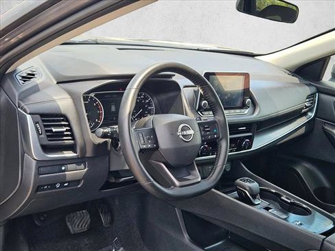 Used 2025 Nissan Rogue SV FWD image 10