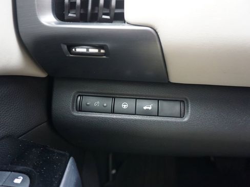 Used 2023 Nissan Pathfinder SL w/ SL Premium Package FWD image 5