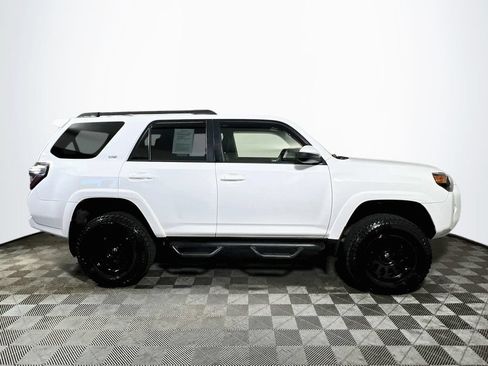 Certified 2018 Toyota 4Runner SR5 AWD/4WD image 8