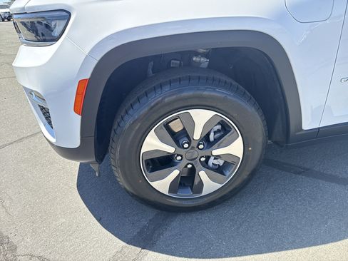 Used 2024 Jeep Grand Cherokee Limited 4xe AWD/4WD image 9