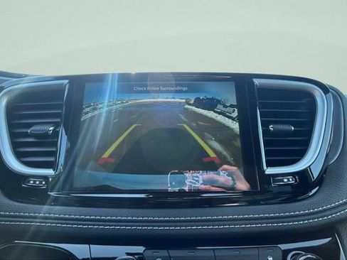 New 2026 Chrysler Pacifica Select image 14