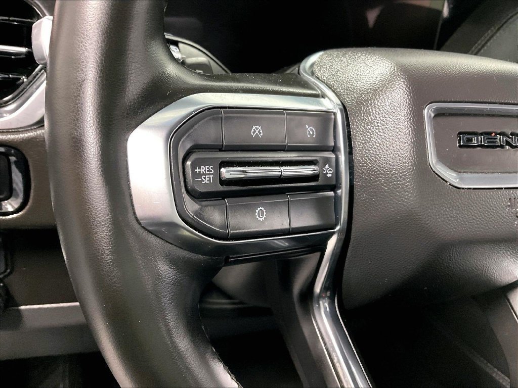 Used 2025 GMC Yukon Denali AWD/4WD image 23