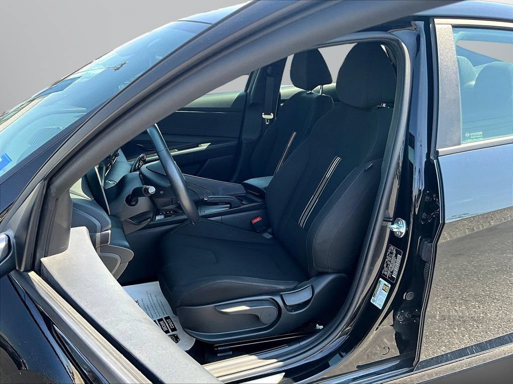 Certified 2025 Hyundai Elantra Sport FWD image 23