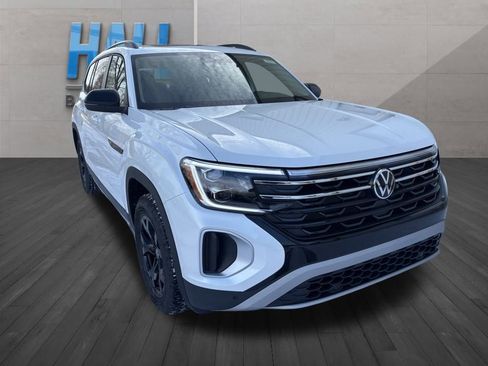 New 2026 Volkswagen Atlas Peak Edition AWD/4WD image 3