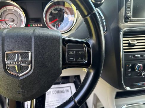 Used 2019 Dodge Grand Caravan SXT FWD image 18