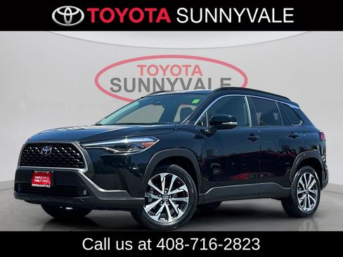 Used 2025 Toyota Corolla Cross XLE AWD/4WD image 2