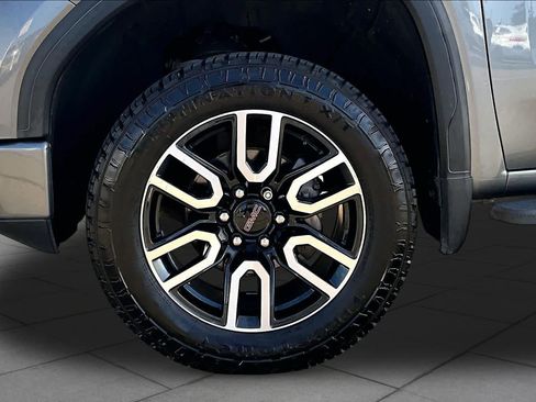 Used 2021 GMC Sierra 1500 AT4 w/ AT4 Premium Package AWD/4WD image 11