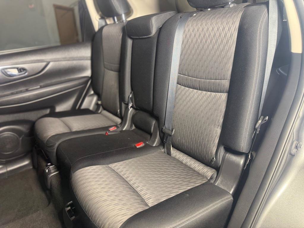 Used 2017 Nissan Rogue SV AWD/4WD image 32