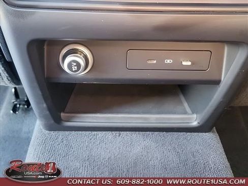 Used 2024 Porsche Cayenne image 30