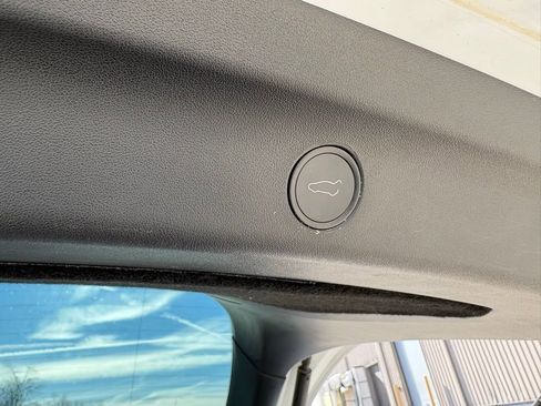 Used 2021 Tesla Model Y 2WD image 13