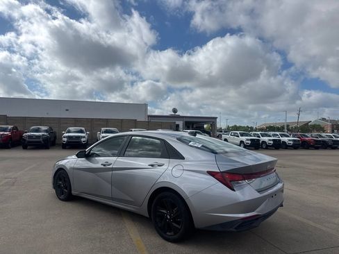 Used 2021 Hyundai Elantra SEL w/ Convenience Package FWD image 14