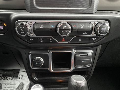 Used 2022 Jeep Gladiator Sport image 29