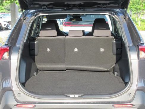 Used 2019 Toyota RAV4 LE FWD image 33